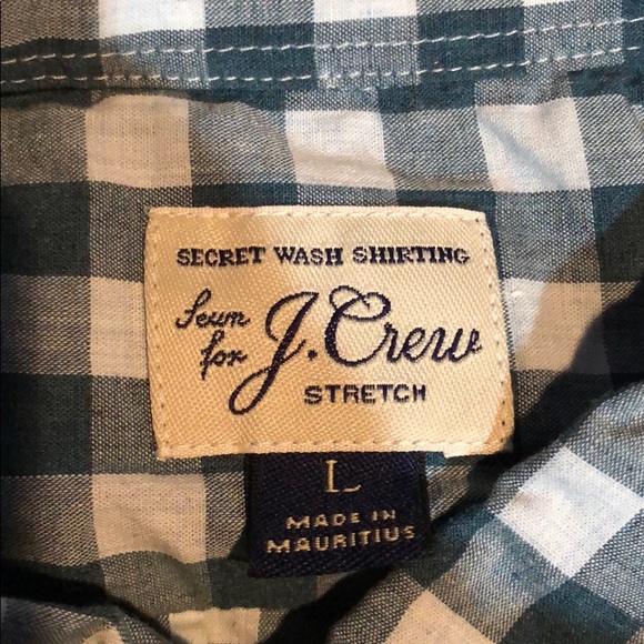 Men’s short sleeve button down - Picture 2 of 3